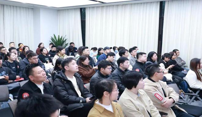 ：2024年业绩亮眼 2025年继续变革球友会网站梦饷科技运动鞋靴箱包商家大会(图1)