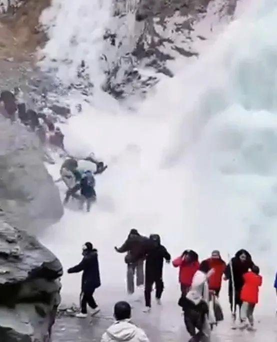 ；中国游客烧额山滑雪窒息身亡 犀牛说球友会平台帕劳九名失联潜水者成功获救(图28)