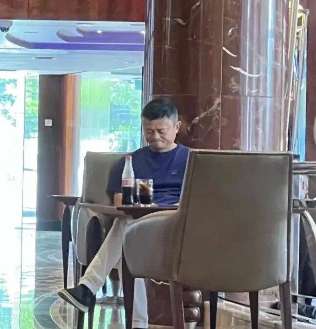 婆比邓文迪更狠的女人出现了…81岁世界首富找34岁中国老(图17)